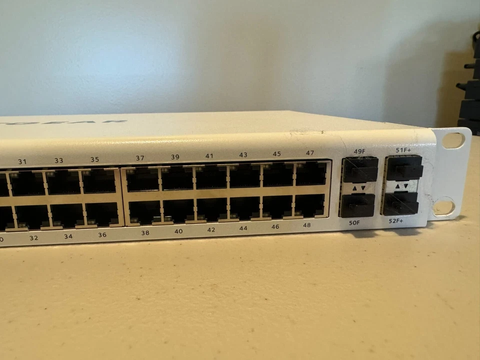 Netgear GC752X Managed Gigabit Switch - Image 3 of 4