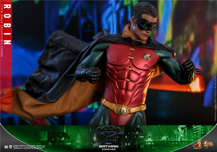 Hot Toys MMS594 Batman Robin 1/6th Scale Collectible Action Figure