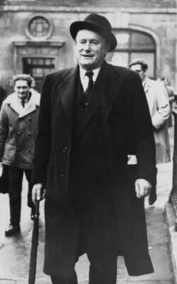 English writer & critic Peter Quennell way to give evidence Bow- 1964 Old Photo