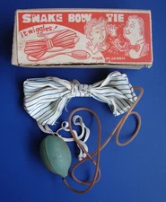 RARE Vintage 1950s SNAKE BOW TIE Gag Magic Joke Fake Prank Novelty READ.