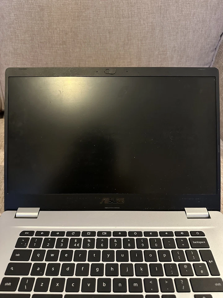 ASUS C523 Touch 15.6 Intel Pentium Chromebook - 64 GB eMMC Silver, Boxed - Image 2 of 4