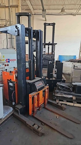 AS-Is Raymond 20R30TT Reach Forklift 3000 lb Cap Not Running Needs Battery