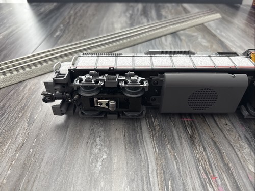 MTH 20-2188-1 Union Pacific EMD GP38-2 Diesel Locomotive Cab# 1987 / New .49 - Picture 10 of 12