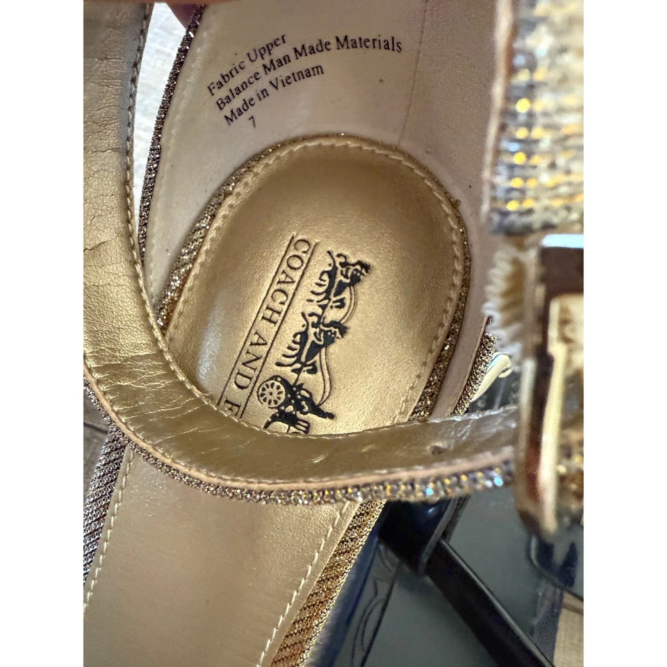 Pacote com 2 sandálias Coach: sandálias de salto e tanga - glitter dourado e preto tamanho 7 - Imagem 2 de 4