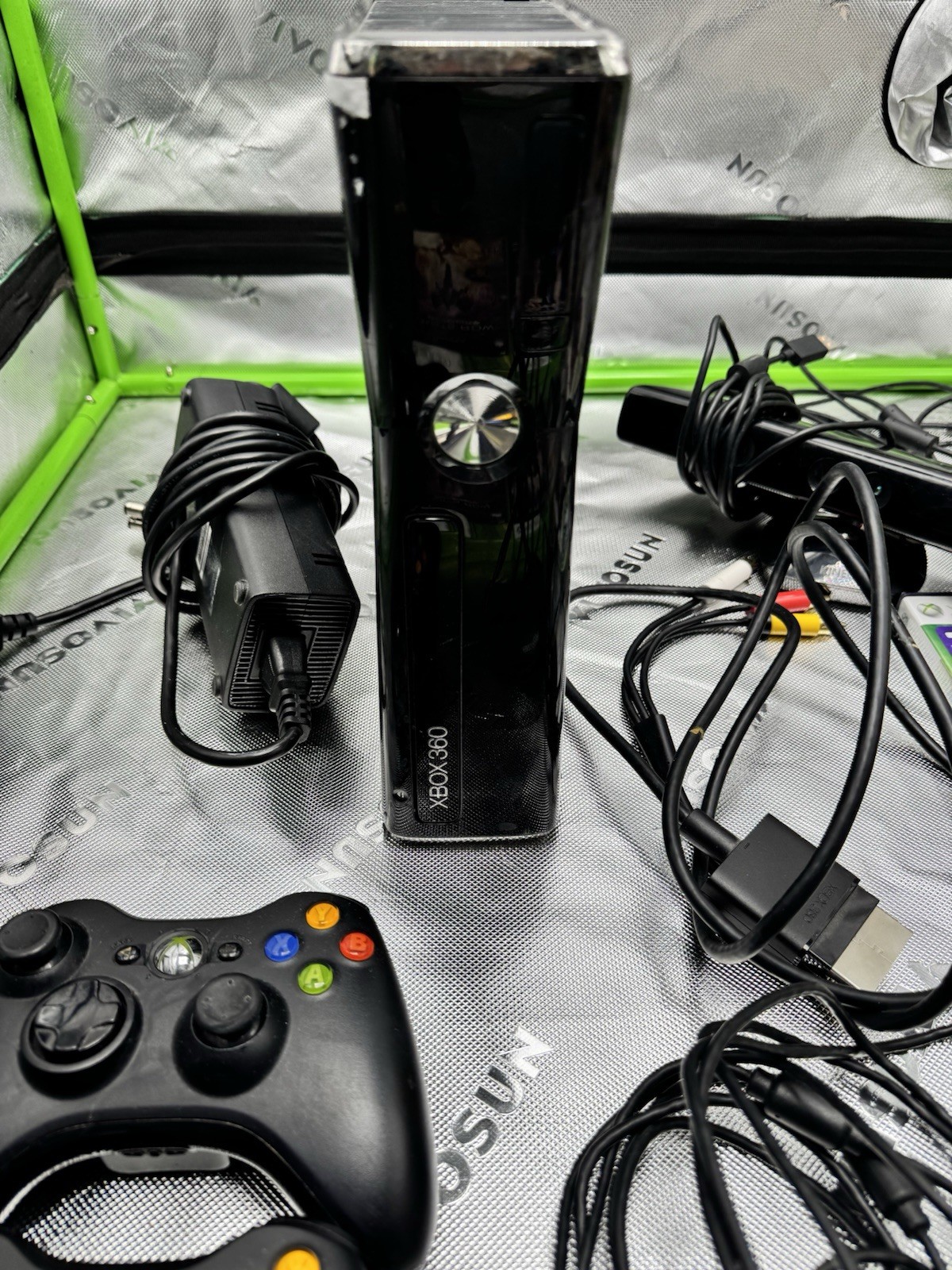 Xbox 360 Slim 250GB Console Bundle Kinect 2 Controllers 6 Games Tested ...