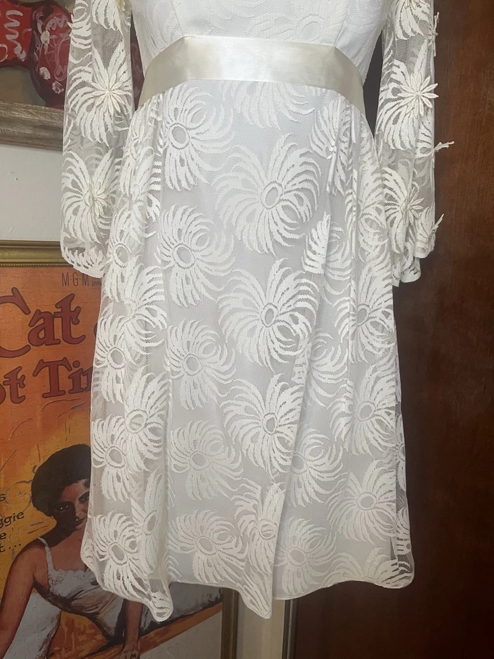 VTG Ivory 60s 70s Mod Hippie Flower Lace Boho Wedding Gown by Bridal Originals 6 - Image 3 of 4