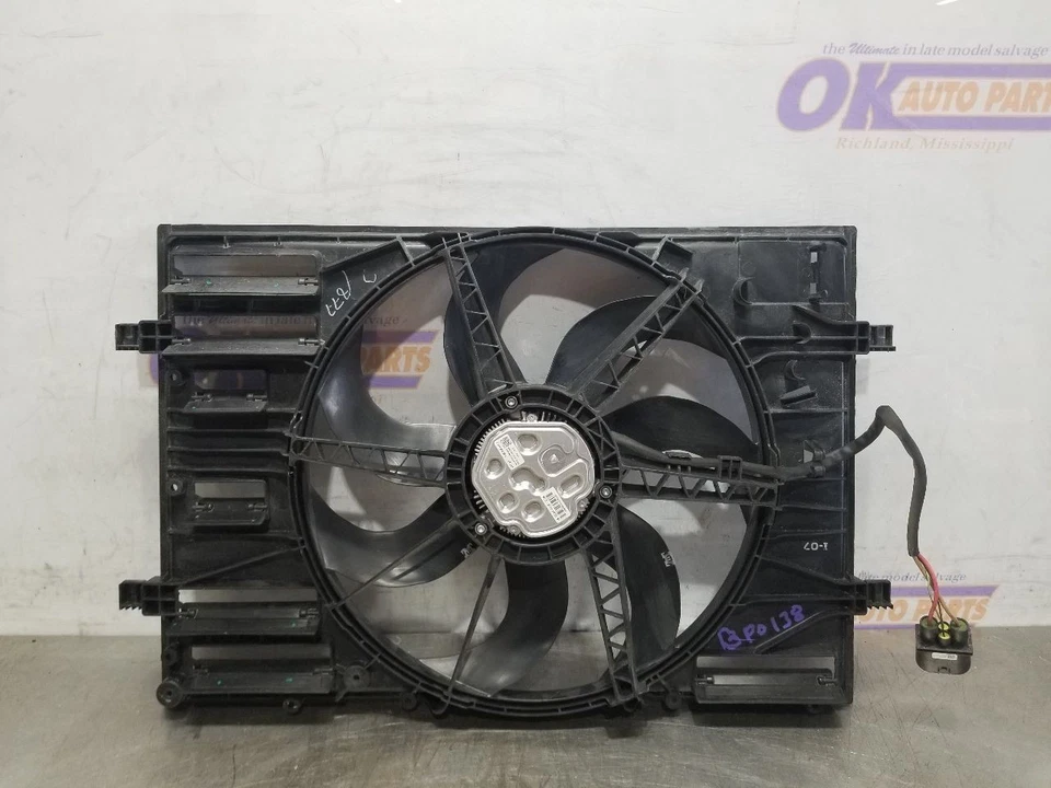 21 2021 VOLKSWAGEN GOLF GTI 2.0L ENGINE RADIATOR FAN  - Image 2 of 4