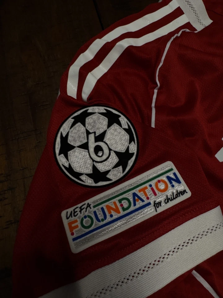 Liverpool 25/26 Home Kit Player Version ISAK #9 Size X-Large - Image 3 of 3