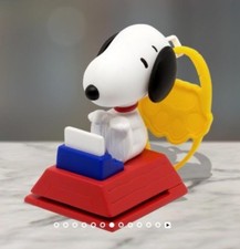 PEANUTS SNOOPY MCDONALDS FAMOUS AUTHOR 3" TOY FIGURINE- NEW IN BAG
