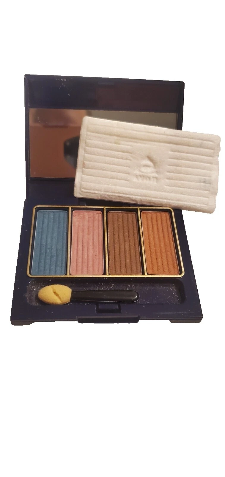 Productos de cuatro sombras mate en polvo prensado Avon