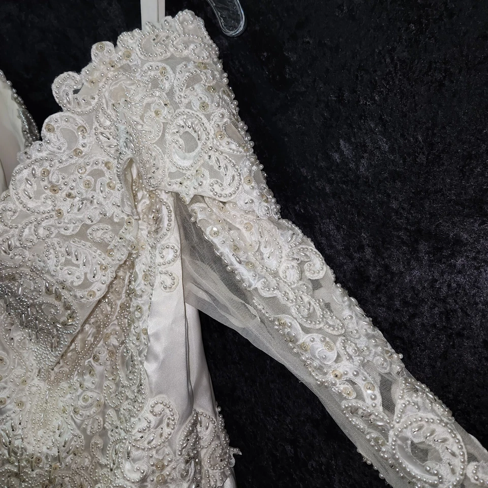 Vestido de novia Venus recortes con cuentas elegante tren largo muy pesado adornado Foto 3 de 4