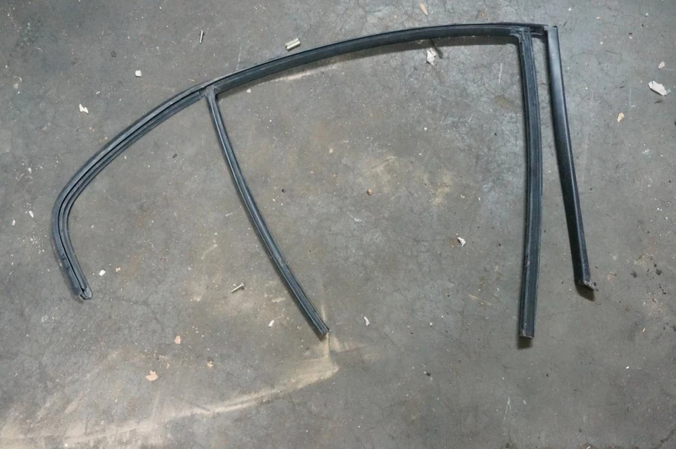 OE BMW E46 Puerta trasera izquierda conductor ventana pista sello meteorológico 99-05 325i 330i 323i Foto 4 de 4