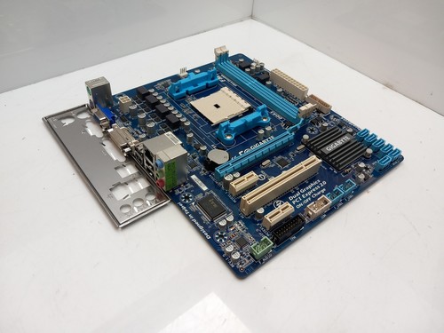 GIGABYTE GA-A55M-S2V socket FM1 DDR3 PCIe scheda madre con scudo I/O - Foto 1 di 5