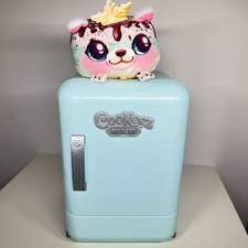 Cookeez Makery Freezy Cakez Fridge - Interactive Plush Friend, Minty Polar Bear