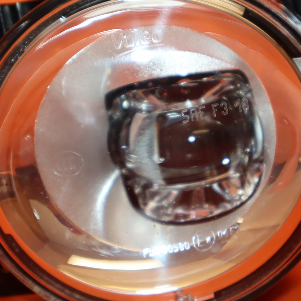 FARO ANTINIEBLA CONDUCTOR IZQUIERDO INFINITI Q50 Q60 2019 2020 2021 2022 2023 2024 261558990C Foto 2 de 4