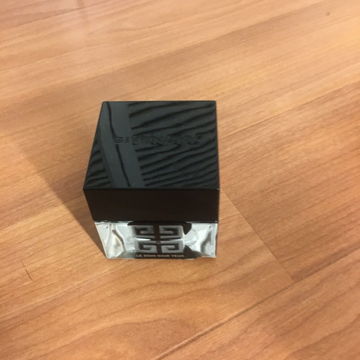 Givenchy LE SOIN NOIR YEUX 15ml 【公式通販】