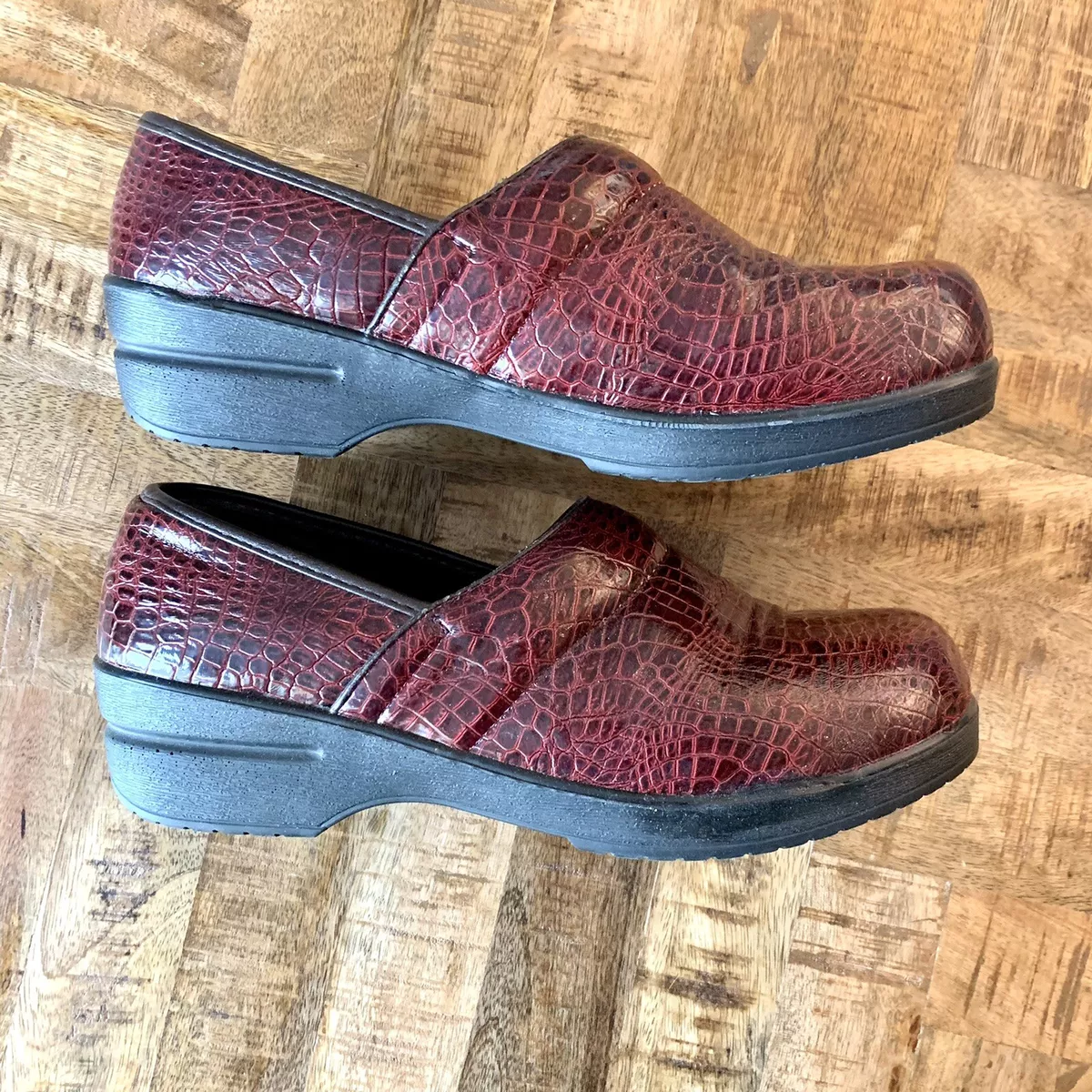 New DUCK HEAD CLOGS RED 10 M CROCO BECKY WOMENS SHOES CROC Work Nurse