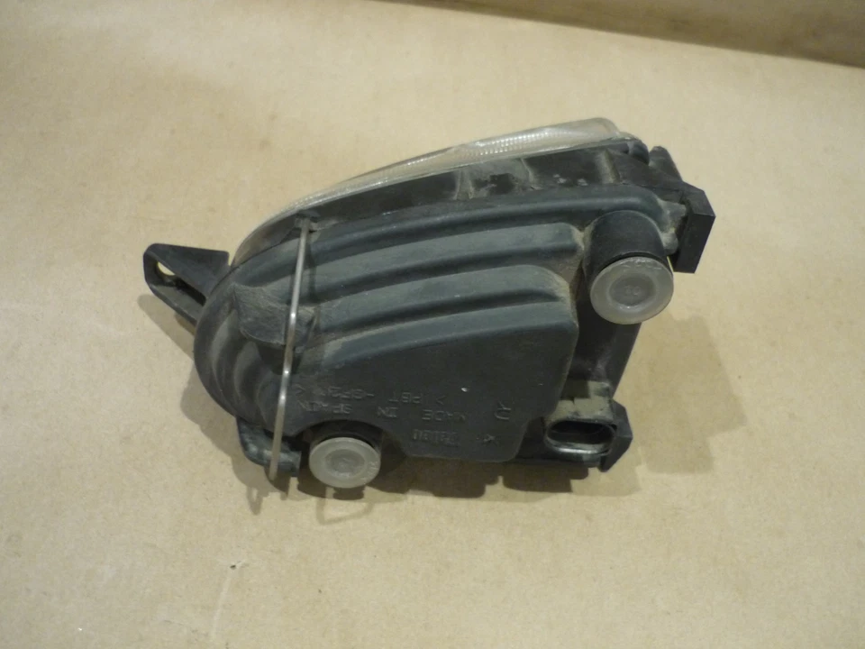 Ferrari 550 - Luz antiniebla derecha con lente agrietada - P/N 168229 Foto 3 de 4