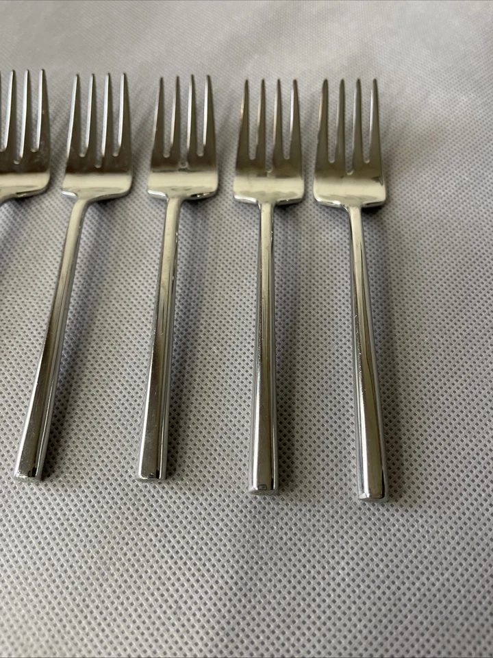 Vintage Stainless Steel Flatware The Main Course Lot of 6 Salad Forks - Image 4 of 4