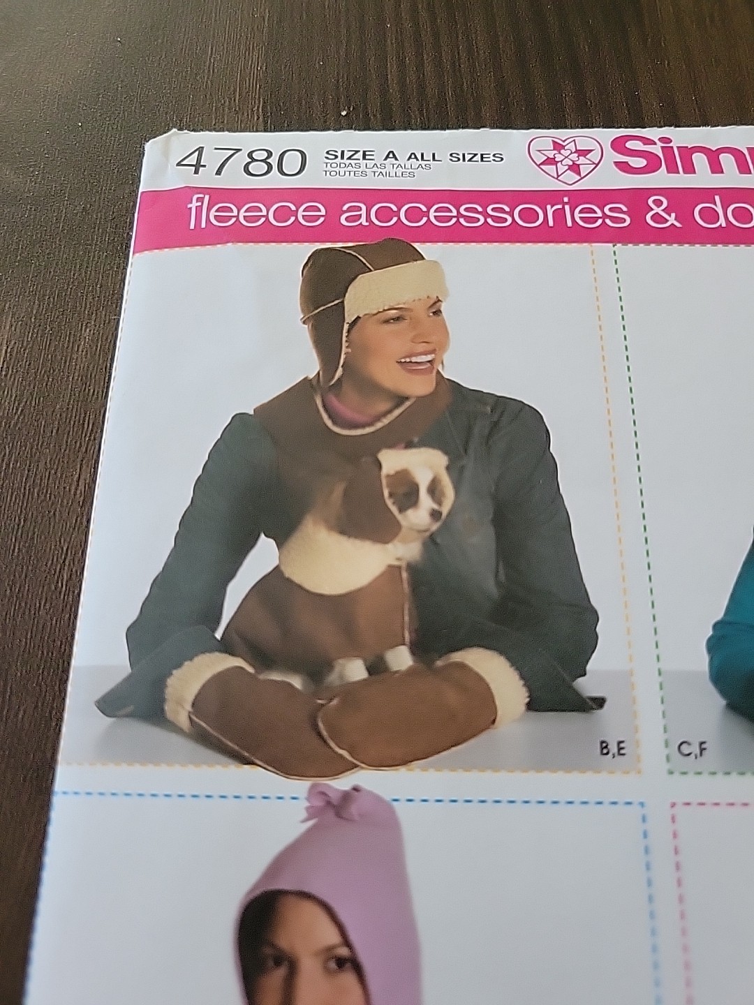 Modello da cucire non tagliato semplicità 4780 manca e accessori per cani foto 2