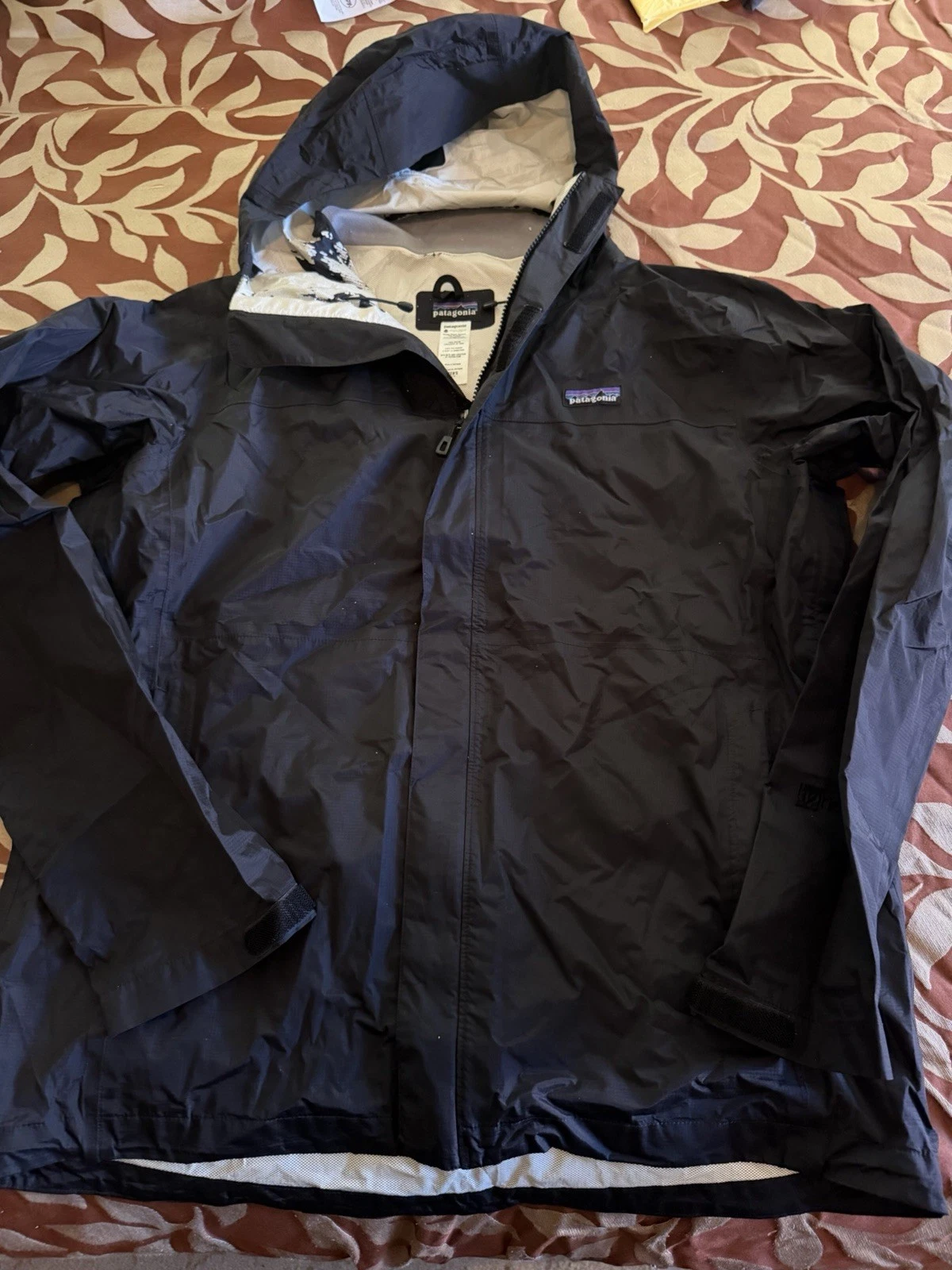 Patagonia Jacket Mens Black Large Hooded Lightweight Zip Windbreaker
Opens in a new window or tab