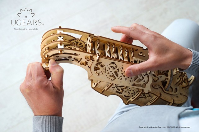 Ugears Hurdy Gurdy Ghironda Modello funzionante da assemblare in legno