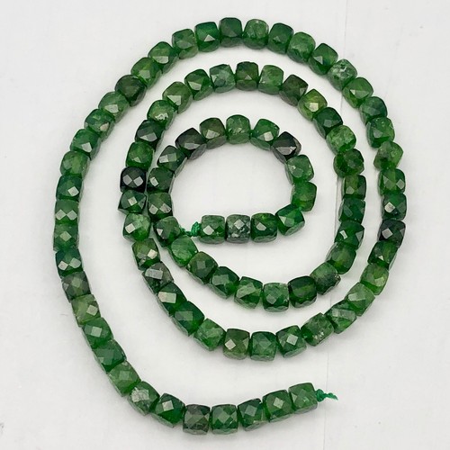 Chrome Diopside Cube Bead Strand | 4mm | Green | 95 Bead(s) | - Picture 10 of 12