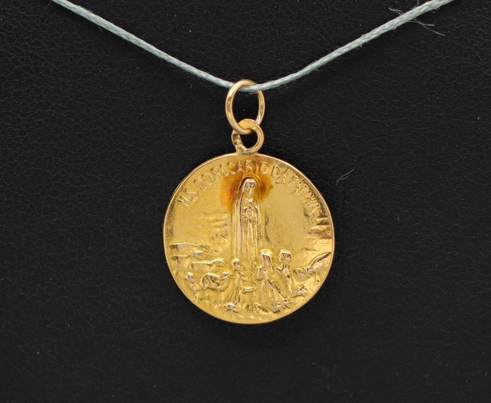 (MA4) 19k Portuguese Yellow Gold N. S. Do Rosario Da Fatima Pendant .9gr 3/4 in. - Image 2 of 4