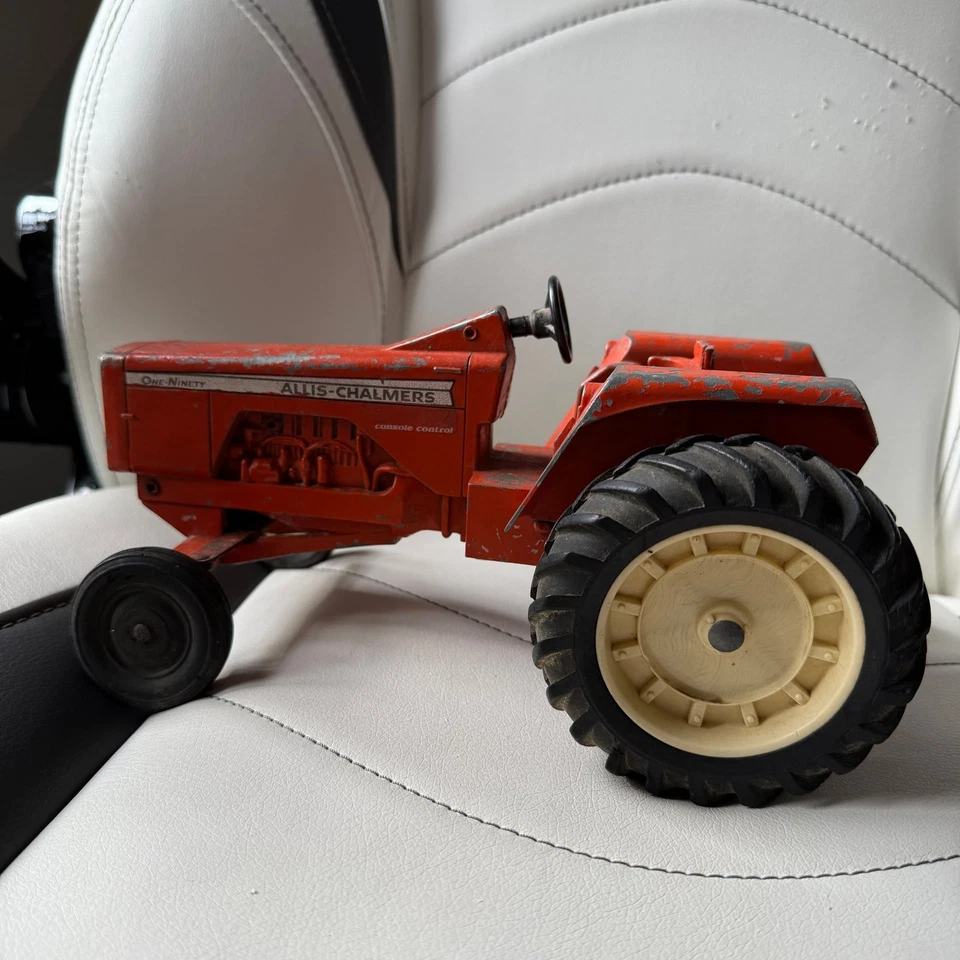 Tractor de juguete Ertl Allis-Chalmers One-Ninety Bar Grill de colección Foto 3 de 4