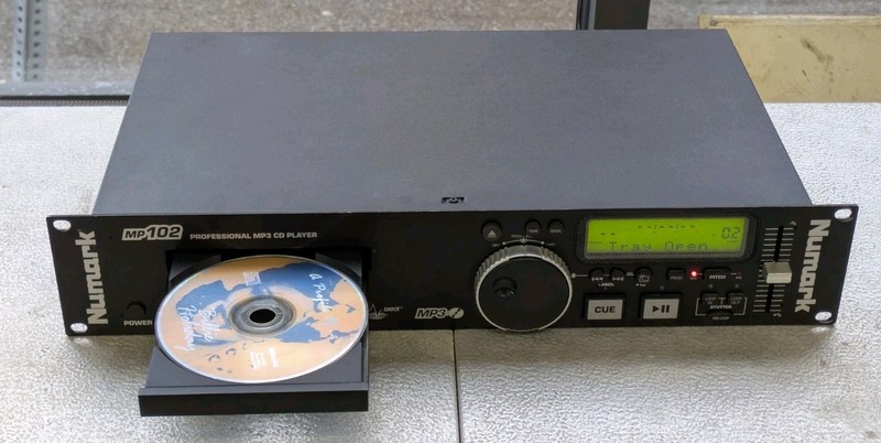 Numark MP102 Professional MP3 CD Player with Rack Mount Ears READ!