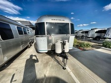 2027 Airstream Flying Cloud 27FBQ