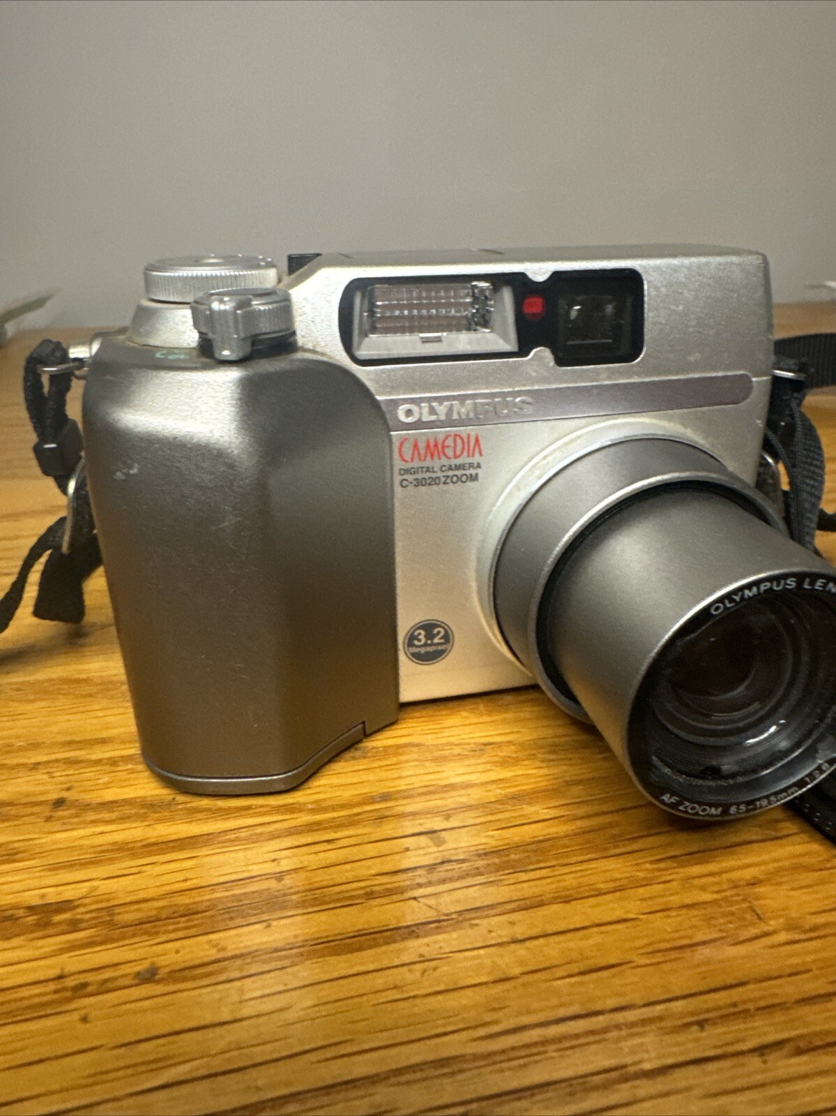 Olympus CAMEDIA C-3020 3.2MP Digital Camera Works. No Memory Card