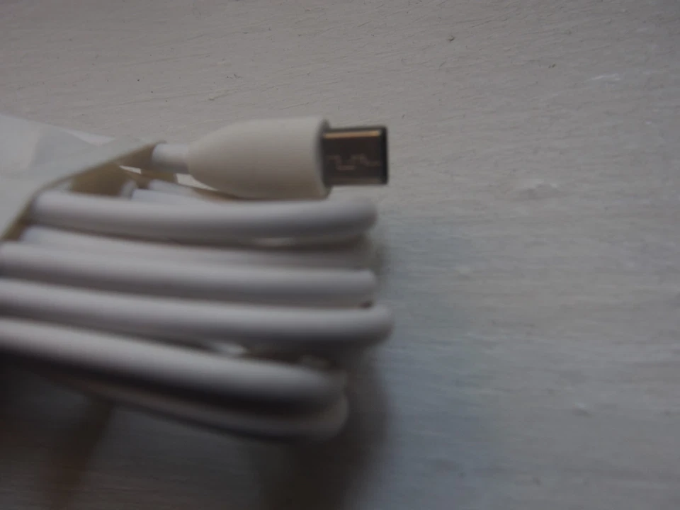 Original HTC T-Mobile myTouch 3G USB Cable (White) 73H00316-00M - Image 4 of 4