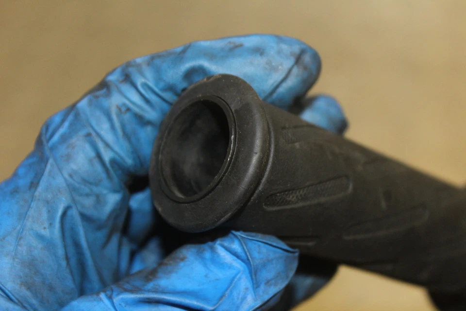 2007 SUZUKI BANDIT 1250S GSF1250S APERTO DE ACELERADOR DIREITO - Imagem 4 de 4