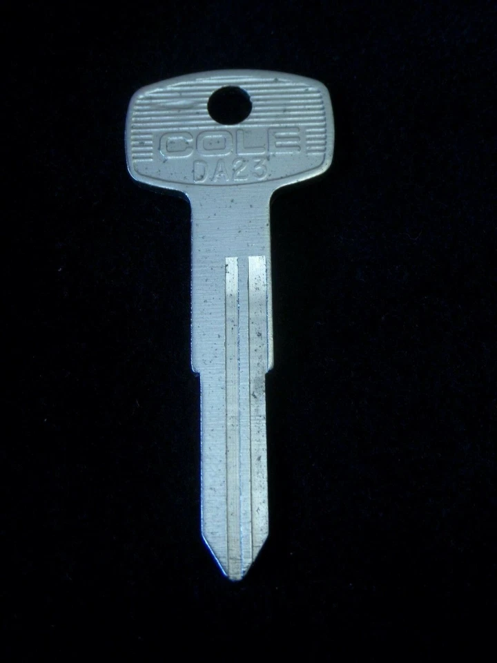 DA23 se adapta a DATSUN NISSAN 1981-1983 llave maestra en blanco ranura derecha 280ZX MAXIMA 810 Foto 4 de 4