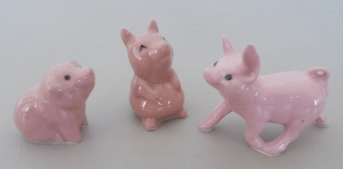 Lot 3 Vintage Hagen-Renaker Baby Piglets Trotting Seated Begging 1"