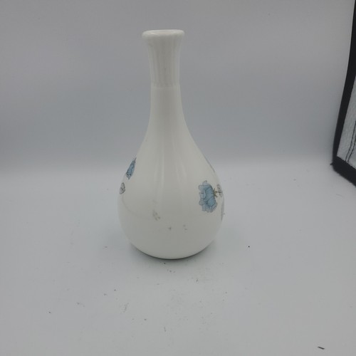 ICE ROSE BUD VASE 5" BY WEDGWOOD CHINA ENGLAND - Picture 4 of 6