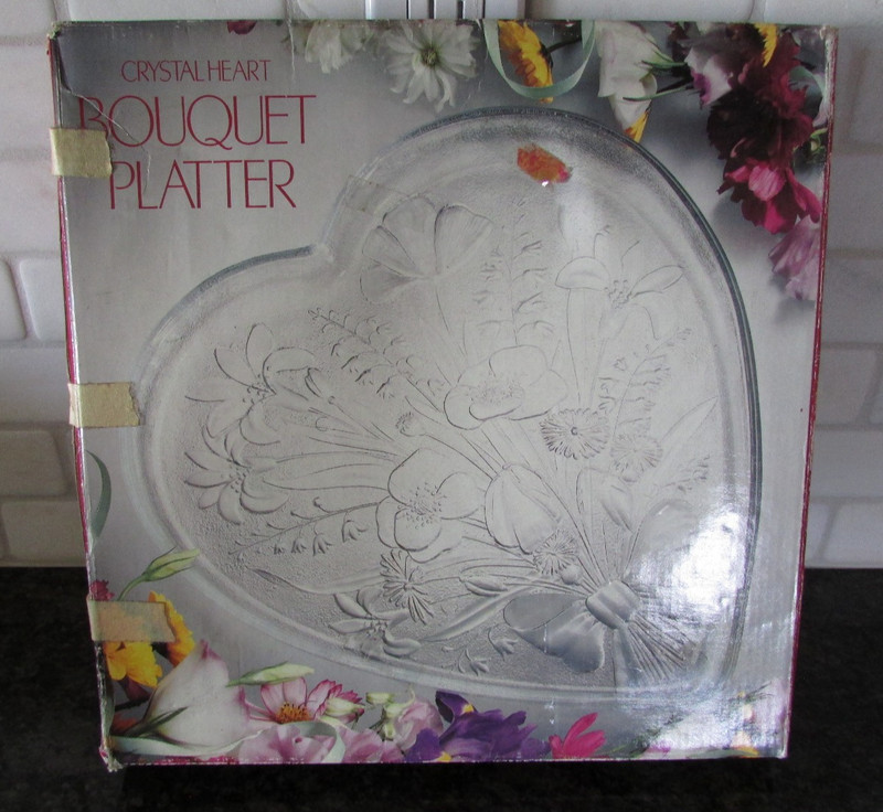 Covetro, Made in Italy, Crystal Heart Boquet Platter.  Heart Shapped Platter.