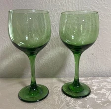 Set Of 2 Greenbrier International Green Clear Glass Wine Glasses New No Box Rare