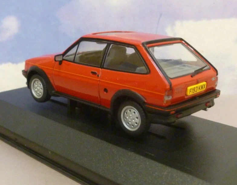 CORGI VANGUARDS 1/43 DIECAST 1989 FORD FIESTA MKII MK2 XR2 RADIANT RED VA14401 - Image 4 of 4