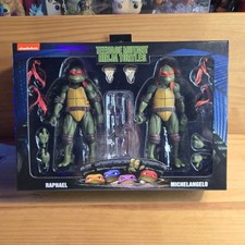 NECA TMNT Teenage Mutant Ninja Turtles Raphael And Michelangelo Figure 2-Pack