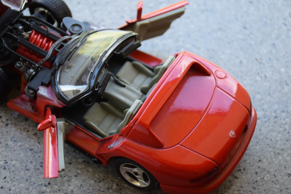 chrysler Viper burago 1/24 - Immagine 2 di 4