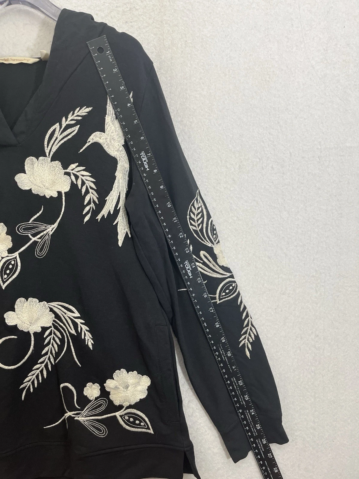 VETEMENTS Felpa con cappuccio donna morbida Dintorni piccola nera ricamata colibrì floreale