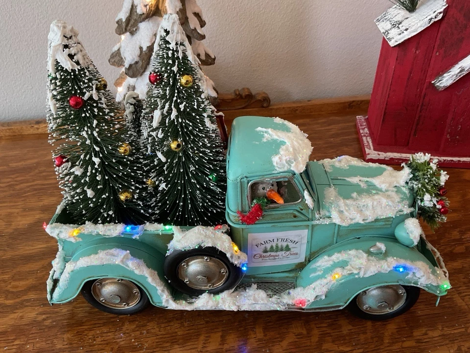 Camión- Camión de Navidad de metal azul con 2 muñecos de nieve árboles luces 13” X 5” Foto 2 de 4