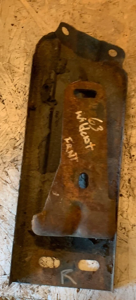 Soportes de parachoques delanteros usados OEM GM Buick Wildcat 1963 Foto 3 de 4