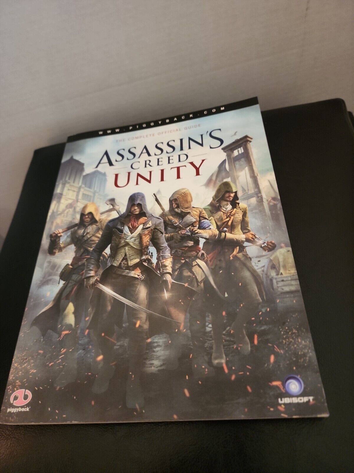 Assassin's Creed Unity: Prima Official Game Guide: Piggyback:  9780804163408: : Books