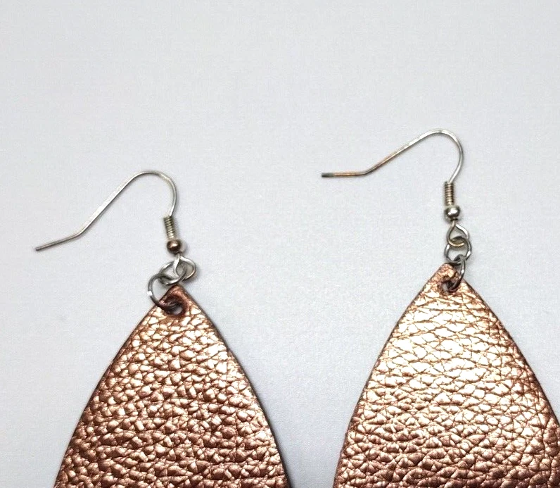 Pendientes lágrima de cuero metálico oro rosa (gancho de 3" largo hasta abajo) Foto 4 de 4