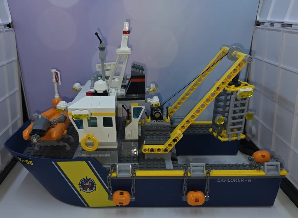 LEGO City Deep Sea Exploration Vessel (60095) Incomplete - Image 2 of 4