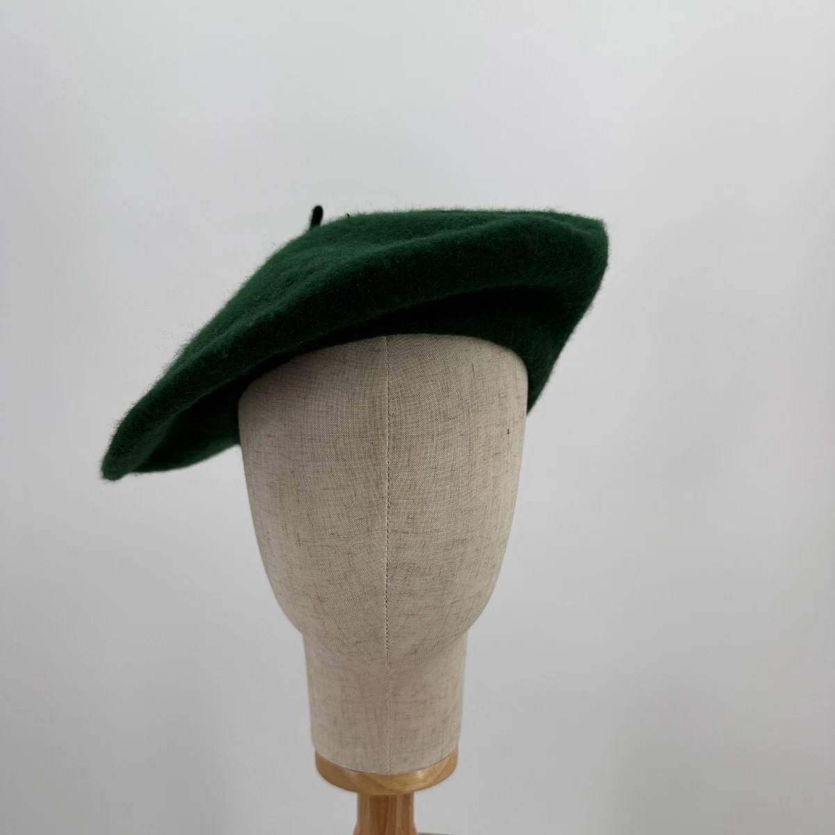 Vintage Beret 100% Wool Deep Forest Green Made in Czechoslovakia Unisex jAc Classic 100% Wool Green French Beret at Amazon Women main image 4