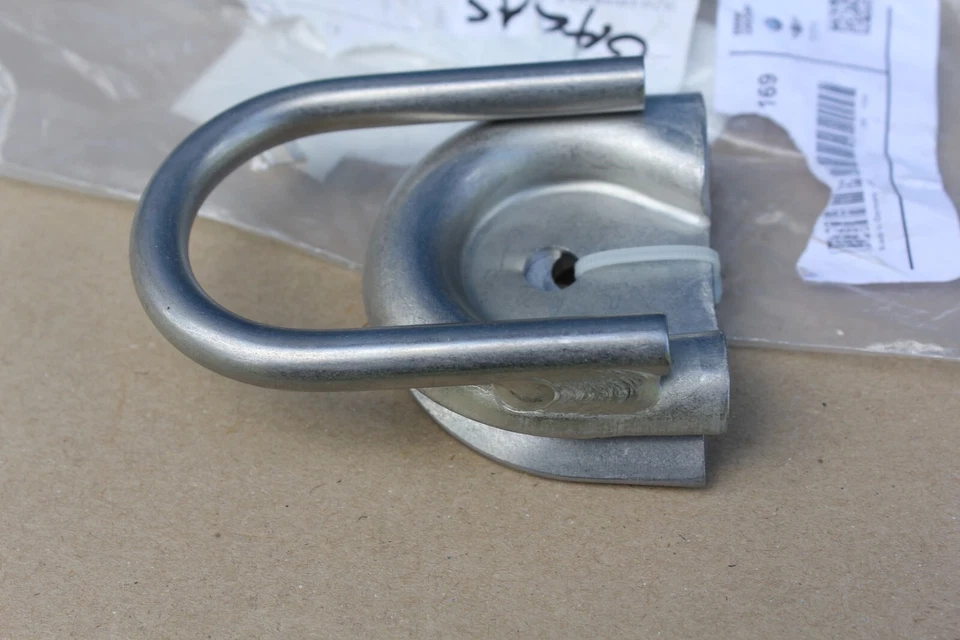 PARAGOLPES TRASERO ORIGINAL BMW E30 MTECH 1 ALERÓN CENEFA GANCHO DE REMOLQUE BISAGRA DE REMOLQUE OEM Foto 2 de 4